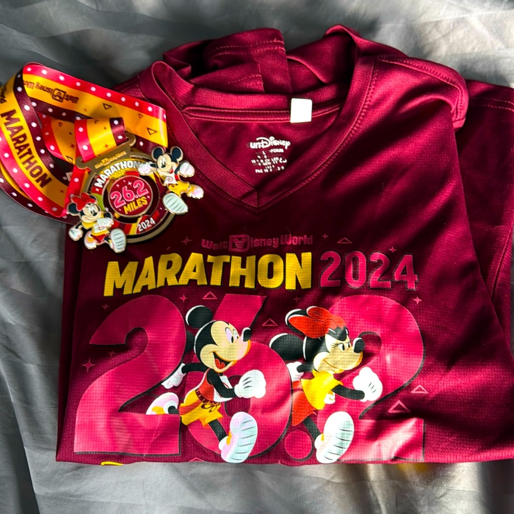 Disney Marathon shirt and medal